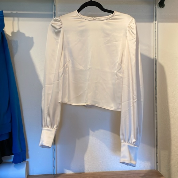 Aritzia Wilfred Besalu Blouse satin like, open back - Picture 3 of 5
